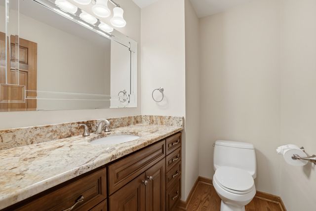 2528 Sun Valley Road, Lisle, IL 60532