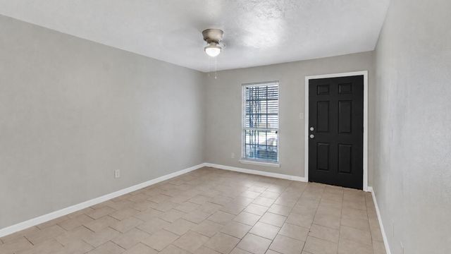 122 E Crosstimbers Street 106, Houston, TX 77022