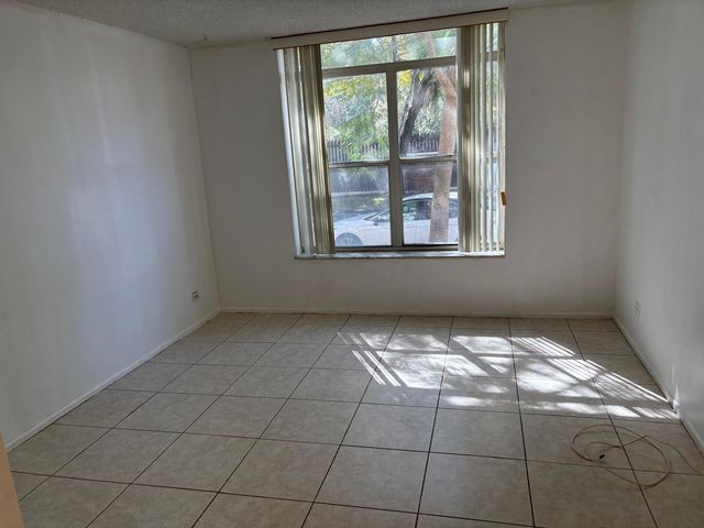 3650 Inverrary Drive 1k, Lauderhill, FL 33319