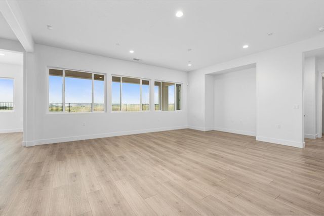 8226 Iron Creek Drive, Friant, CA 93626