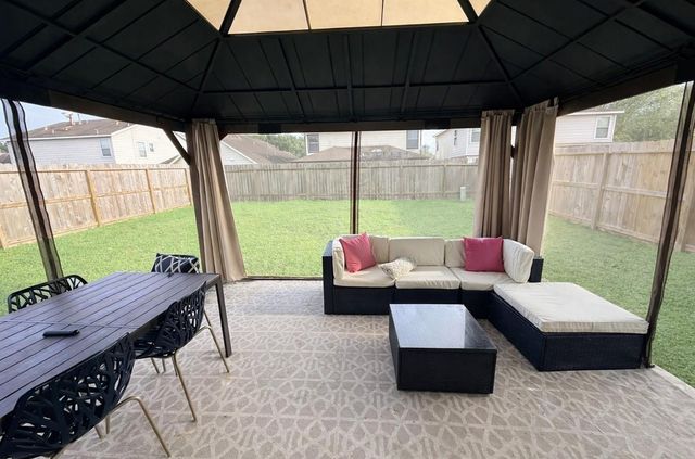 4215 Oakview Creek Lane, Houston, TX 77048