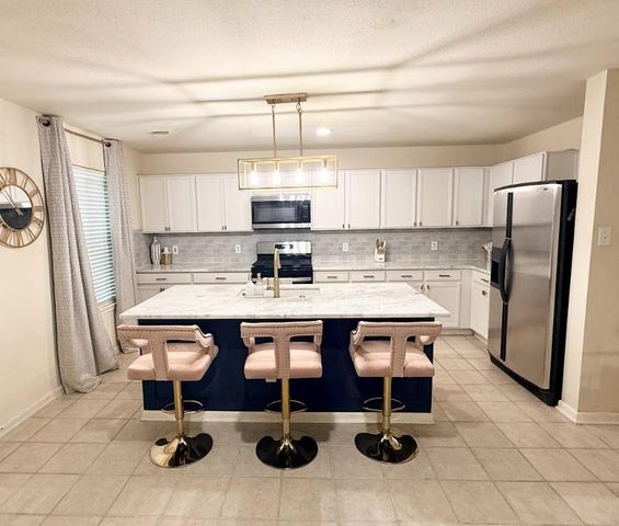 4215 Oakview Creek Lane, Houston, TX 77048