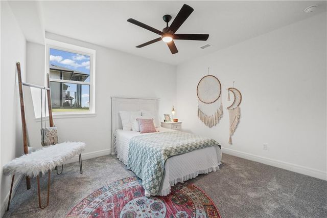 2200 S Quail Drive, Independence, MO 64057