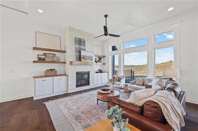 2200 S Quail Drive, Independence, MO 64057