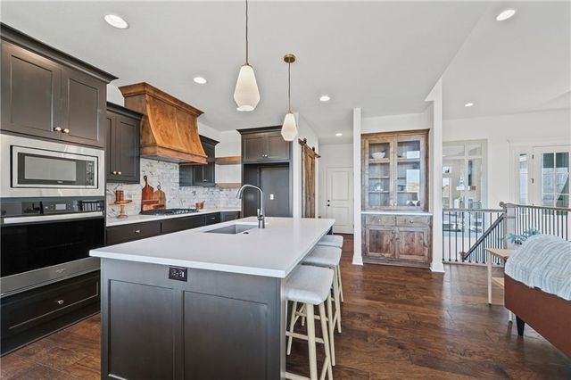 2200 S Quail Drive, Independence, MO 64057