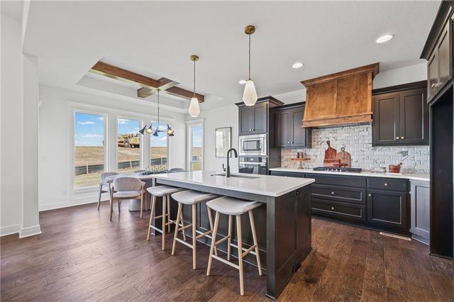 2200 S Quail Drive, Independence, MO 64057