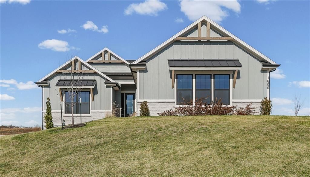 2200 S Quail Drive, Independence, MO 64057