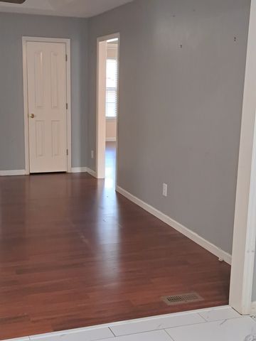 2615 Riverstone Dr, Murfreesboro, TN 37128