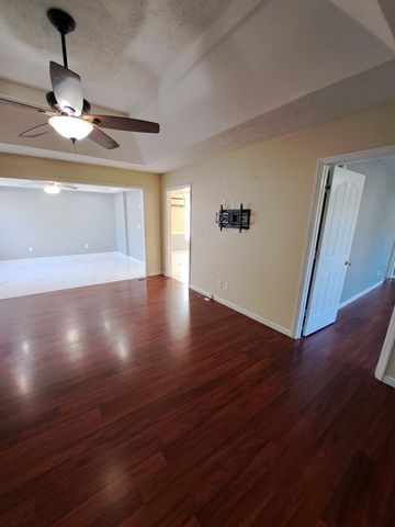 2615 Riverstone Dr, Murfreesboro, TN 37128