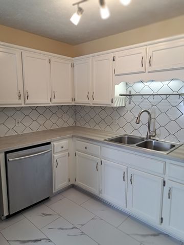 2615 Riverstone Dr, Murfreesboro, TN 37128