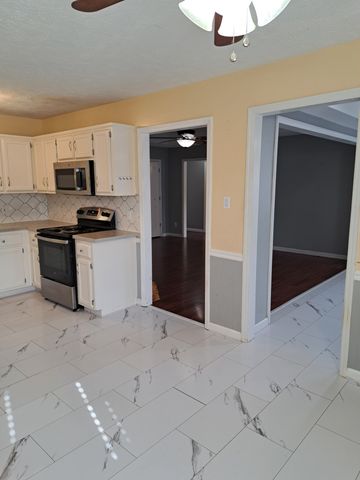 2615 Riverstone Dr, Murfreesboro, TN 37128