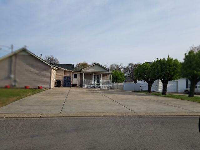 2615 Riverstone Dr, Murfreesboro, TN 37128