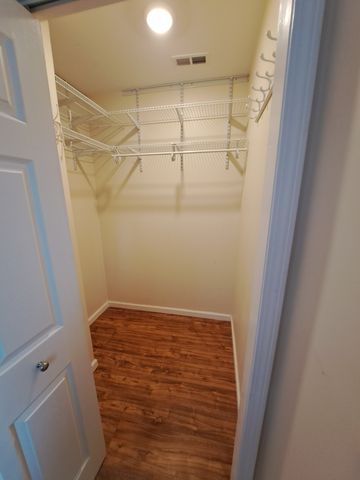 2615 Riverstone Dr, Murfreesboro, TN 37128