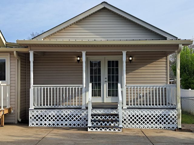 2615 Riverstone Dr, Murfreesboro, TN 37128