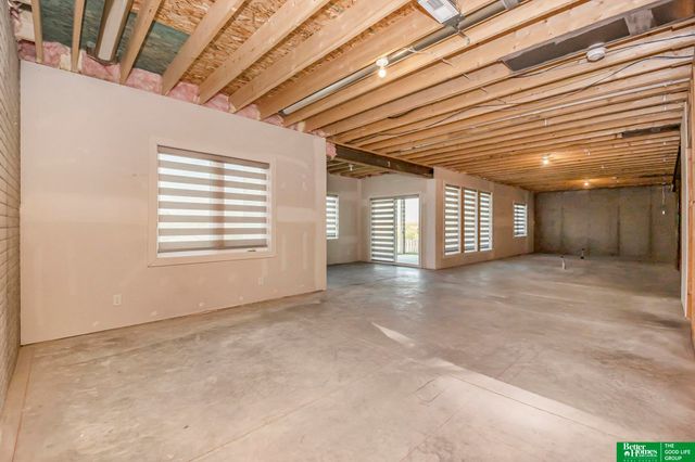 16061 CW Hadan Drive, Bennington, NE 68007