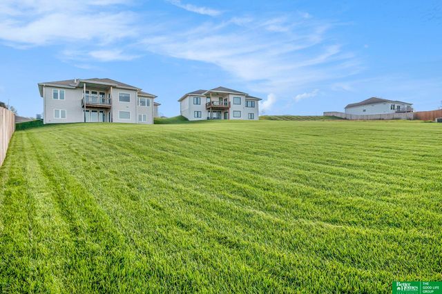 16061 CW Hadan Drive, Bennington, NE 68007