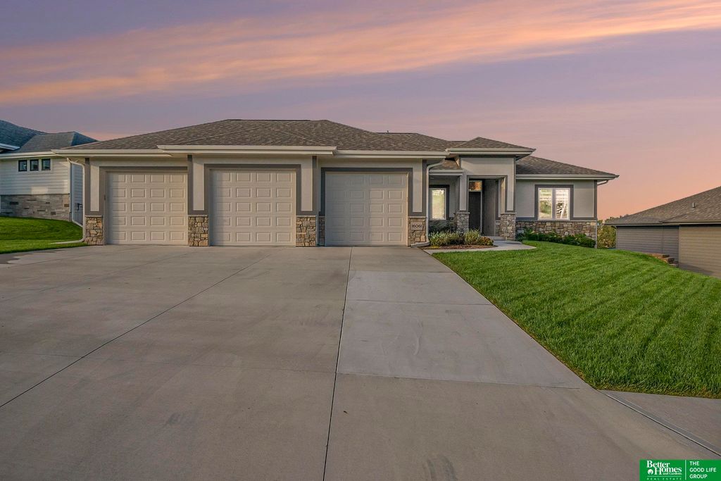 16061 CW Hadan Drive, Bennington, NE 68007