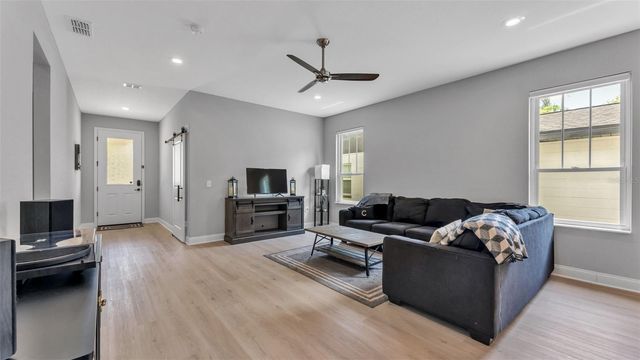 1221 KING AVENUE, Lakeland, FL 33803