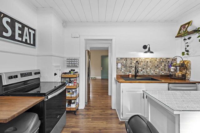 1305 W LAWRENCE STREET, Appleton, WI 54914