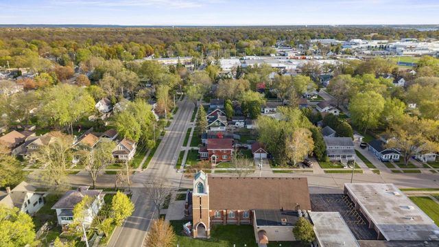 1305 W LAWRENCE STREET, Appleton, WI 54914