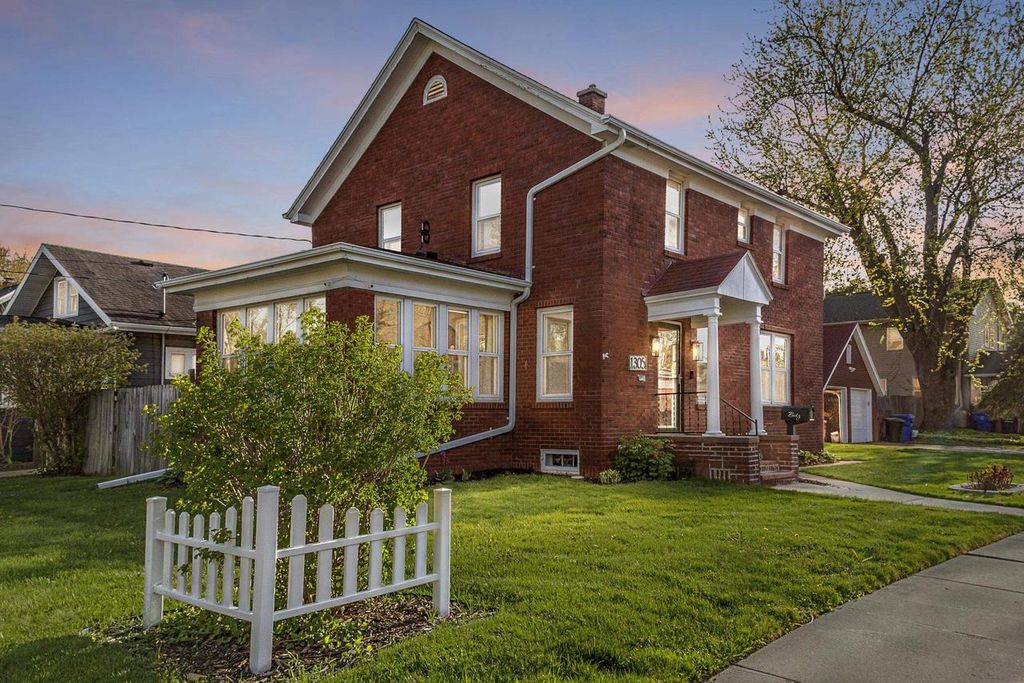 1305 W LAWRENCE STREET, Appleton, WI 54914