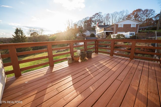 113 Lake Hills Drive Drive, Oak Ridge, TN 37830