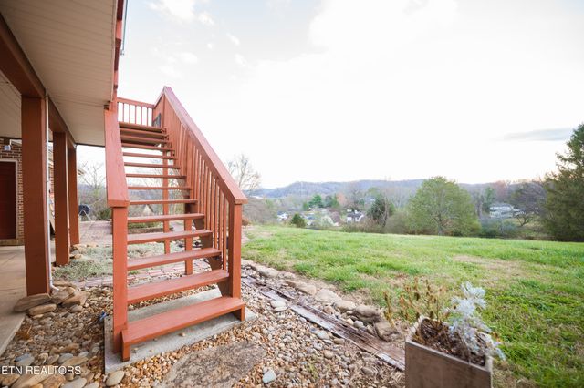 113 Lake Hills Drive Drive, Oak Ridge, TN 37830