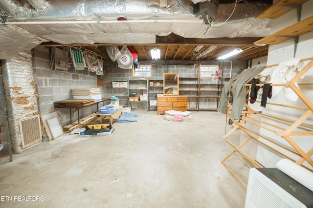 113 Lake Hills Drive Drive, Oak Ridge, TN 37830