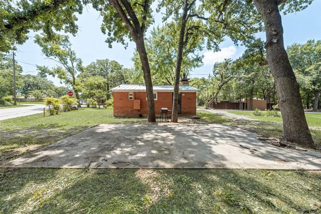 501 Lakeshore Road, Shady Shores, TX 76208