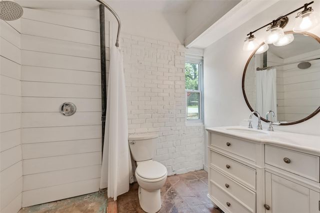 501 Lakeshore Road, Shady Shores, TX 76208