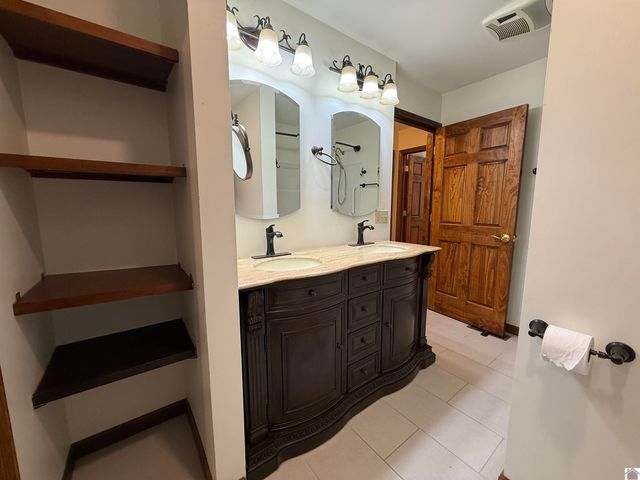 1091 Deepwood Drive, Murray, KY 42071