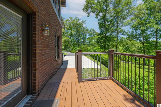 1091 Deepwood Drive, Murray, KY 42071