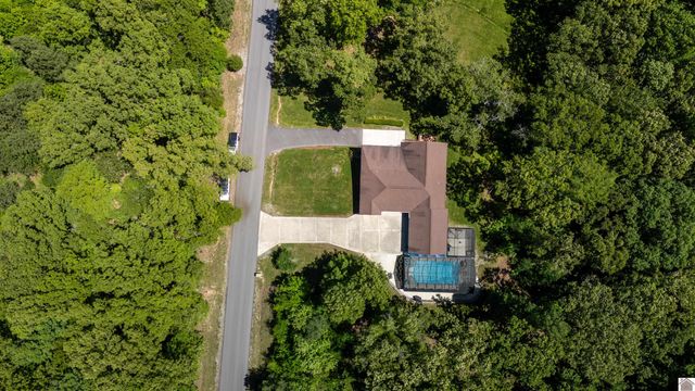 1091 Deepwood Drive, Murray, KY 42071