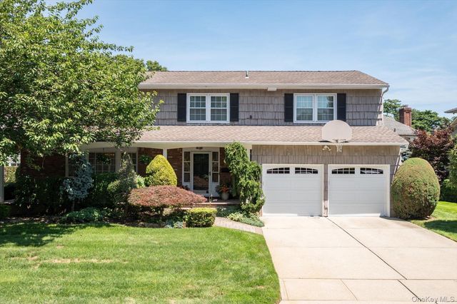 15 Huber Court, Rockville Centre, NY 11570