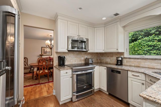 15 Huber Court, Rockville Centre, NY 11570