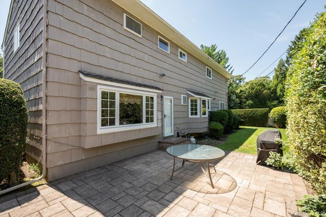 15 Huber Court, Rockville Centre, NY 11570