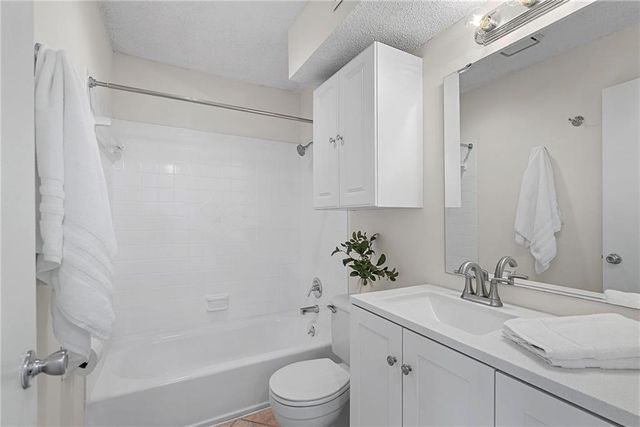 12854 W 110th Terrace, Overland Park, KS 66210