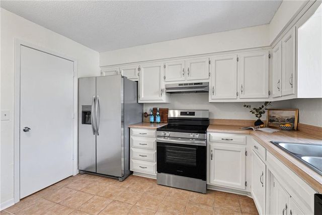 12854 W 110th Terrace, Overland Park, KS 66210