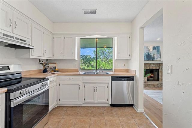 12854 W 110th Terrace, Overland Park, KS 66210