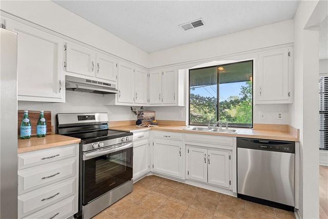 12854 W 110th Terrace, Overland Park, KS 66210
