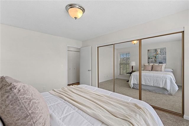 12854 W 110th Terrace, Overland Park, KS 66210