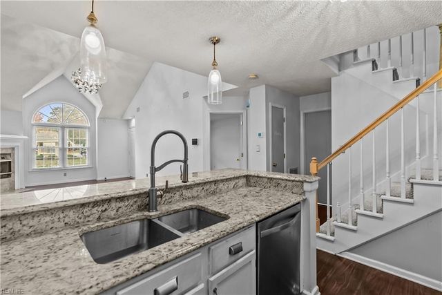 1313 Quail Creek Holw Apt B, Chesapeake, VA 23320