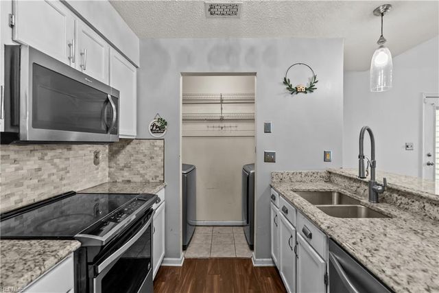 1313 Quail Creek Holw Apt B, Chesapeake, VA 23320