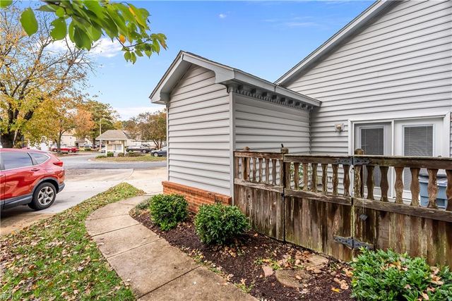 1313 Quail Creek Holw Apt B, Chesapeake, VA 23320