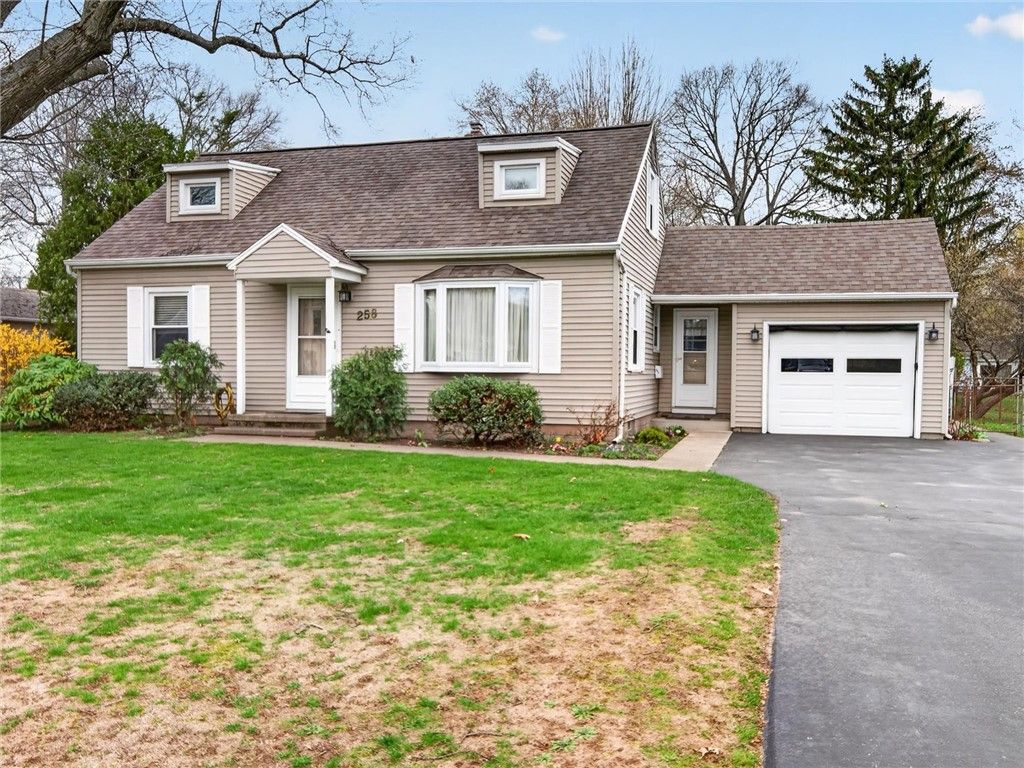 258 Oakdale Drive, Webster, NY 14580