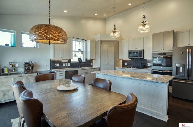 20459 C Street, Omaha, NE 68022