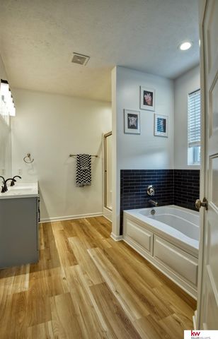 20459 C Street, Omaha, NE 68022