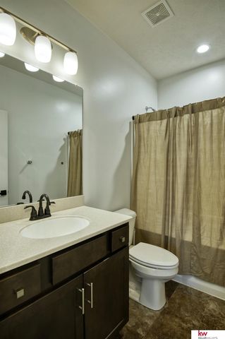 20459 C Street, Omaha, NE 68022