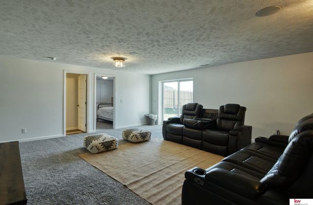 20459 C Street, Omaha, NE 68022