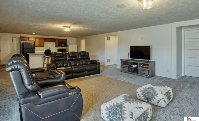 20459 C Street, Omaha, NE 68022